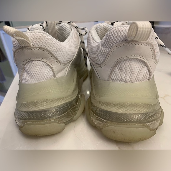 BALENCIAGA WOMEN  TRIPLE S SNEAKER SIZE 39 - Picture 10 of 16